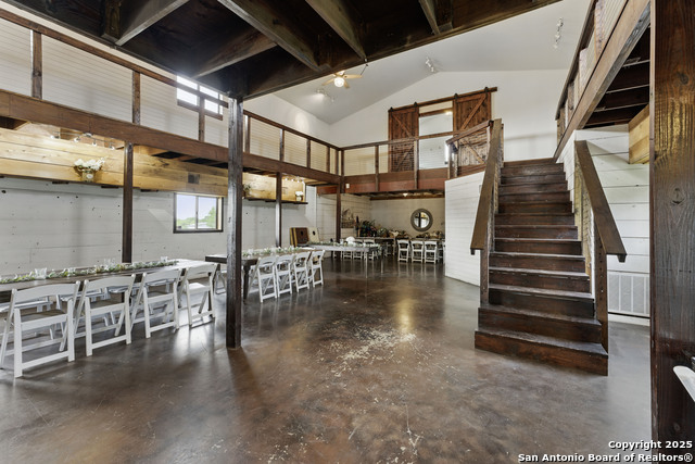 Listing photo id 24 for 7250 Fm 306