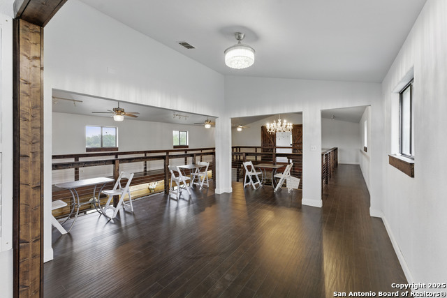 Listing photo id 28 for 7250 Fm 306