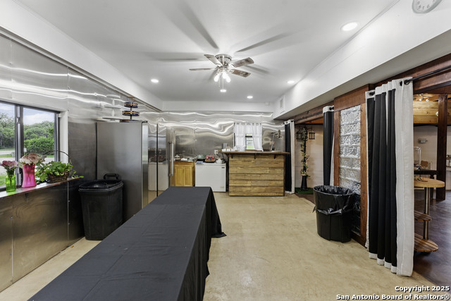 Listing photo id 31 for 7250 Fm 306