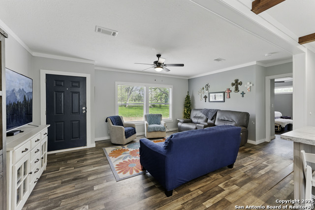 Listing photo id 43 for 7250 Fm 306