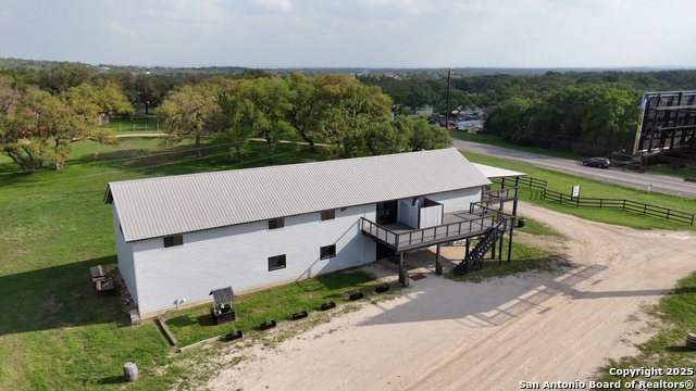 Listing photo id 3 for 7250 Fm 306