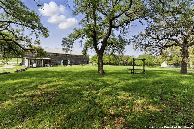 Listing photo id 5 for 7250 Fm 306