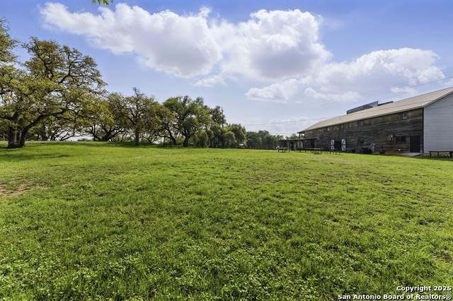 Listing photo id 6 for 7250 Fm 306
