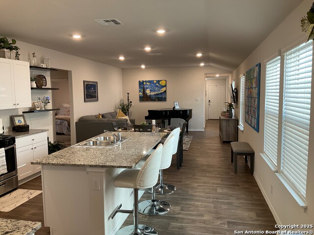 Listing photo id 3 for 256 Middle Green Loop