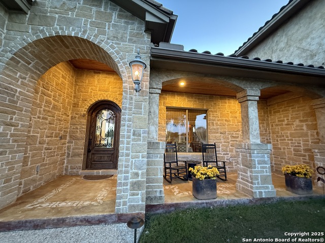 Image 3 of 71 For 211 Macaw Ln