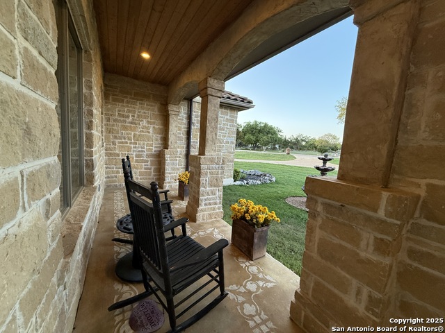 Image 6 of 71 For 211 Macaw Ln