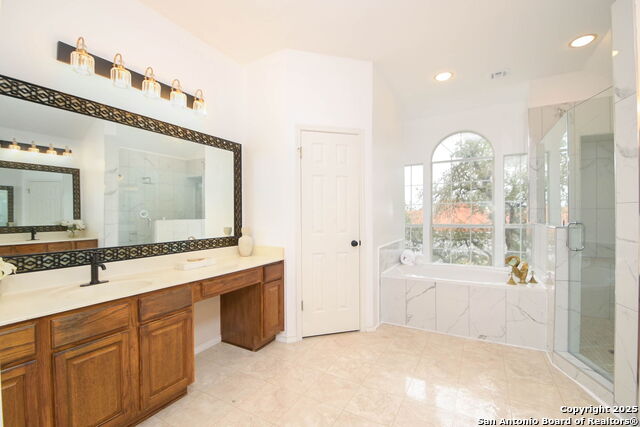Listing photo id 29 for 11414 & 11418 Lago Vista
