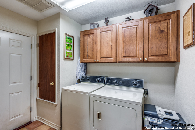 Listing photo id 13 for 10767 Rosemar Lane