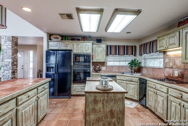 Listing photo id 4 for 10767 Rosemar Lane