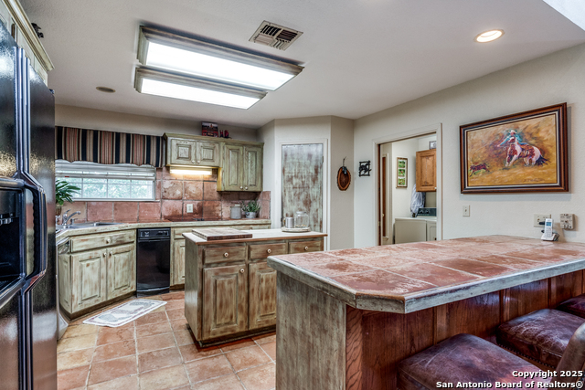 Listing photo id 5 for 10767 Rosemar Lane