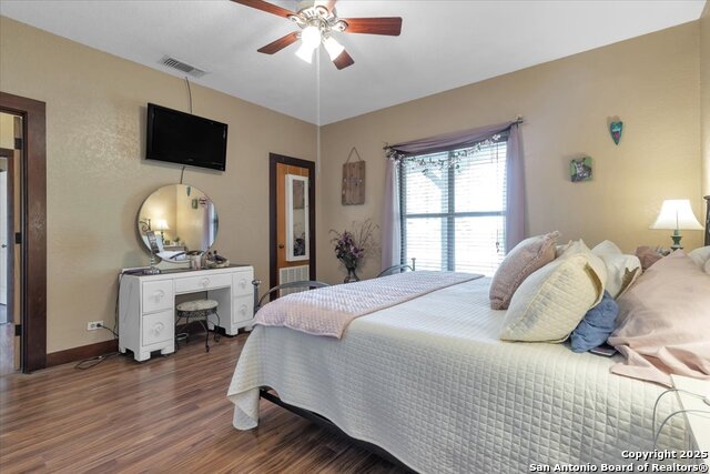 Listing photo id 10 for 1582 County Road 3700