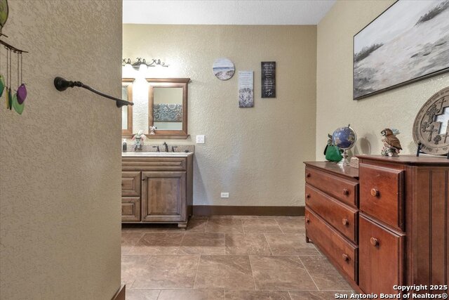 Listing photo id 17 for 1582 County Road 3700