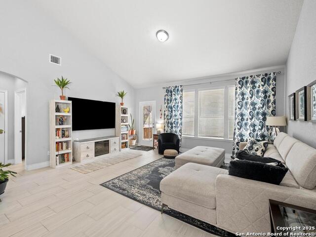 Image 16 of 35 For 27522 Paraiso Sands