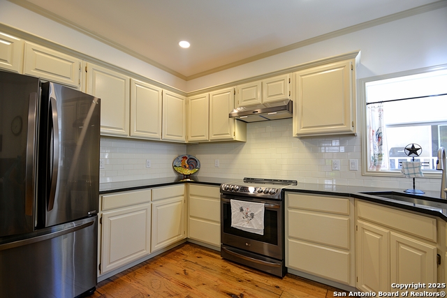 Listing photo id 12 for 215 Canyon Creek