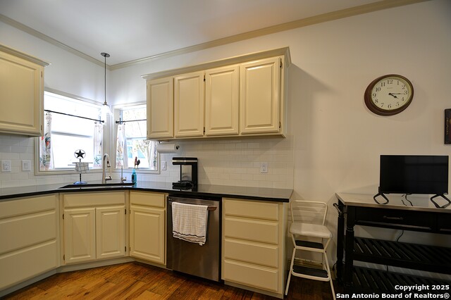 Listing photo id 13 for 215 Canyon Creek