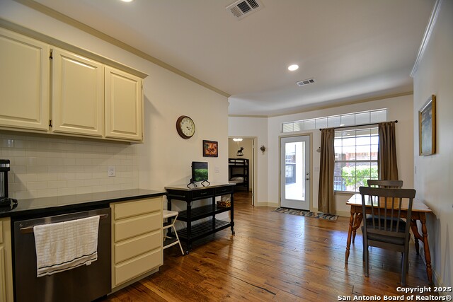 Listing photo id 14 for 215 Canyon Creek