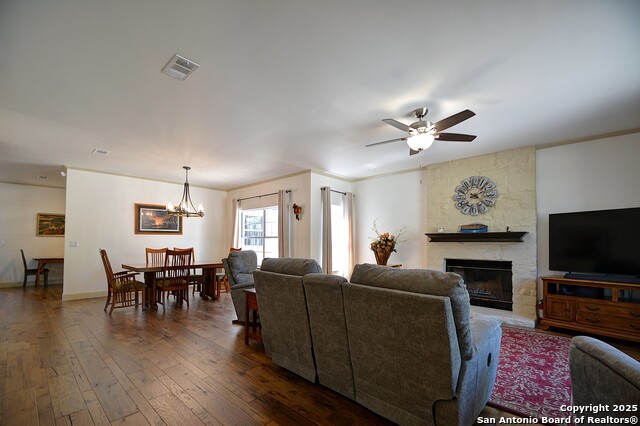 Listing photo id 2 for 215 Canyon Creek