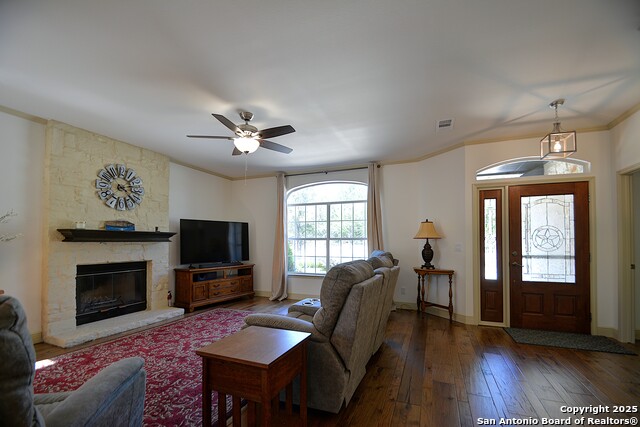 Listing photo id 3 for 215 Canyon Creek