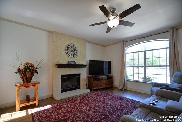 Listing photo id 4 for 215 Canyon Creek