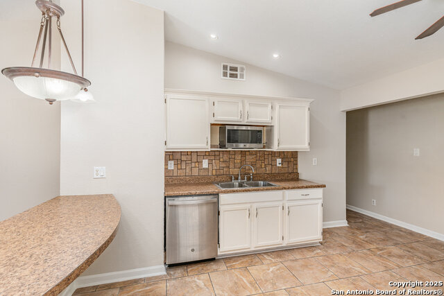 Image 10 of 27 For 9935 Village Briar
