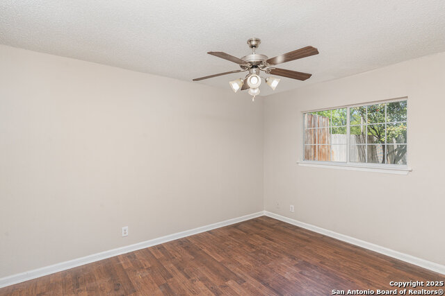 Image 12 of 27 For 9935 Village Briar