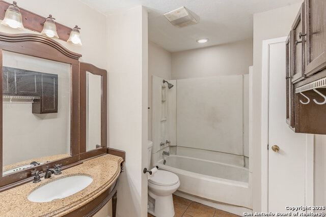 Image 14 of 27 For 9935 Village Briar