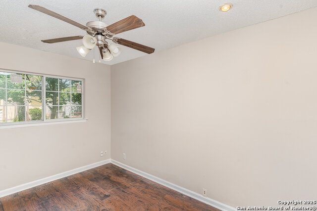 Image 15 of 27 For 9935 Village Briar