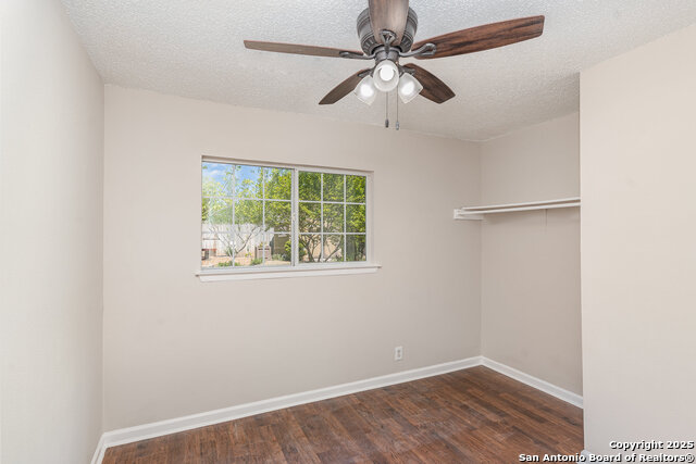 Image 17 of 27 For 9935 Village Briar
