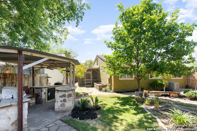 Image 21 of 27 For 9935 Village Briar