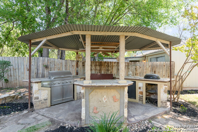 Image 22 of 27 For 9935 Village Briar
