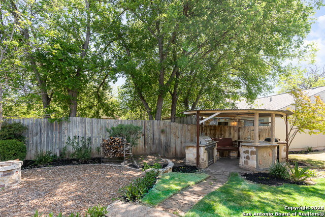 Image 23 of 27 For 9935 Village Briar