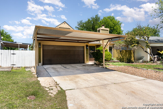 Image 4 of 27 For 9935 Village Briar