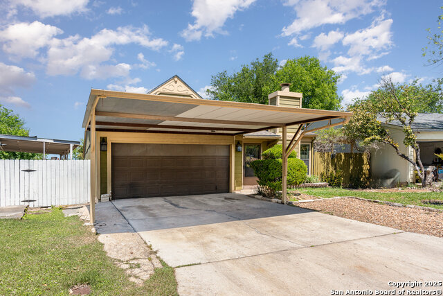Image 5 of 27 For 9935 Village Briar