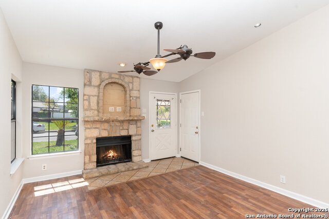 Image 6 of 27 For 9935 Village Briar
