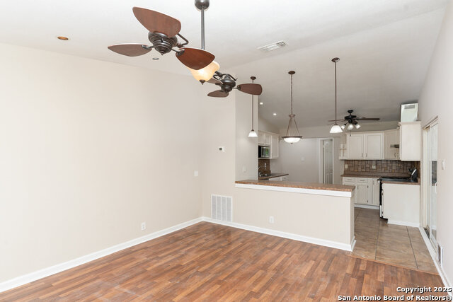 Image 7 of 27 For 9935 Village Briar
