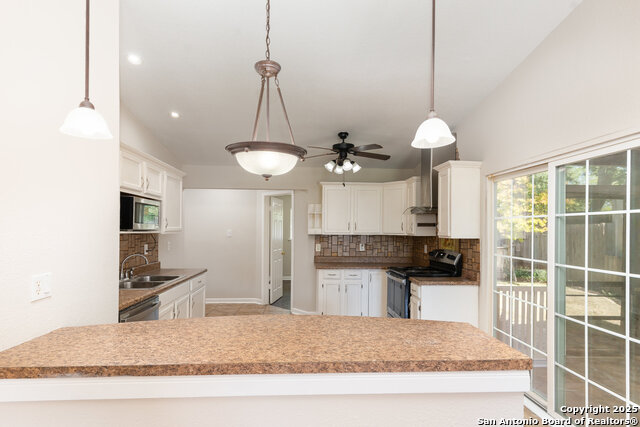 Image 8 of 27 For 9935 Village Briar
