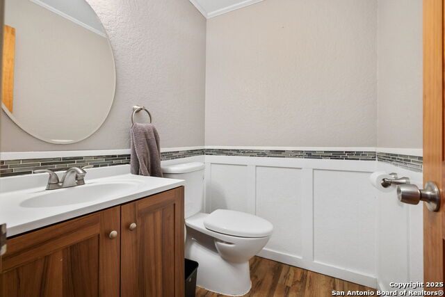 Listing photo id 9 for 3422 Quintana Trl