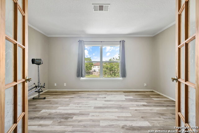 Listing photo id 10 for 3422 Quintana Trl