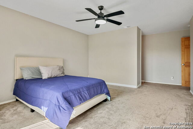 Listing photo id 13 for 3422 Quintana Trl