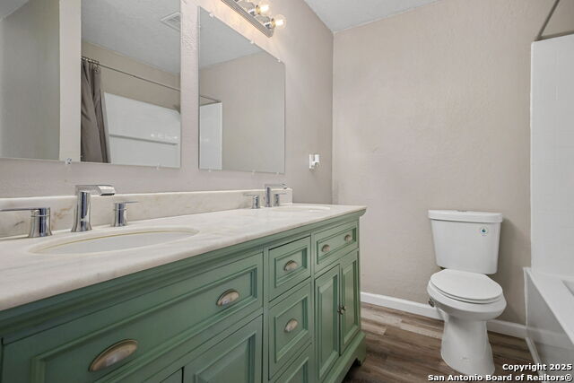 Listing photo id 14 for 3422 Quintana Trl