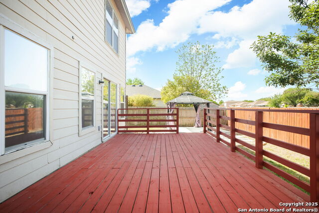 Listing photo id 15 for 3422 Quintana Trl