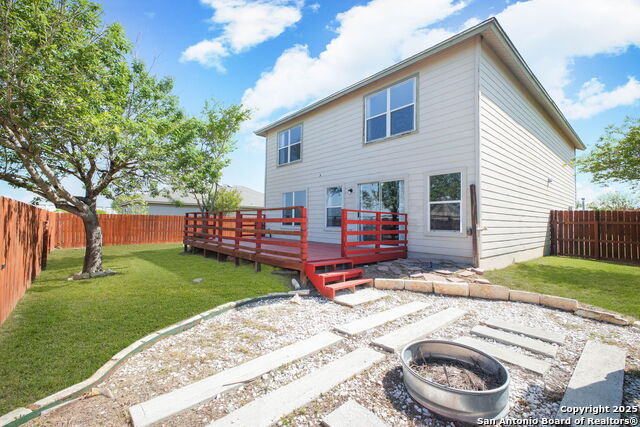 Listing photo id 17 for 3422 Quintana Trl