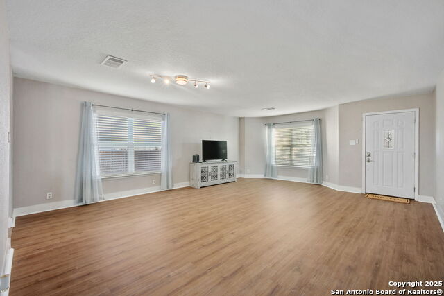 Listing photo id 1 for 3422 Quintana Trl