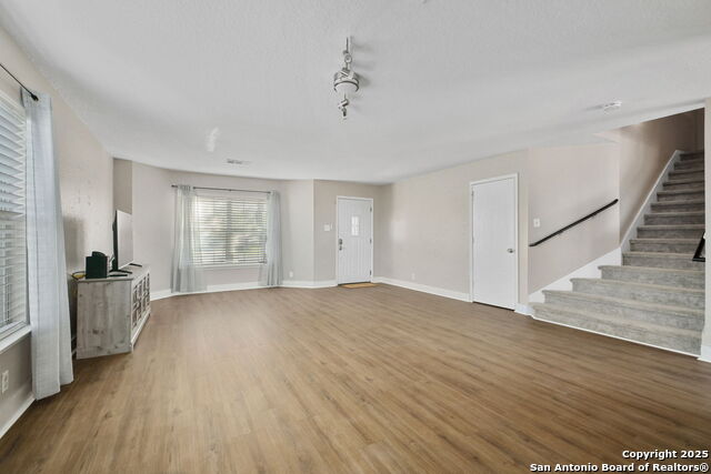 Listing photo id 2 for 3422 Quintana Trl