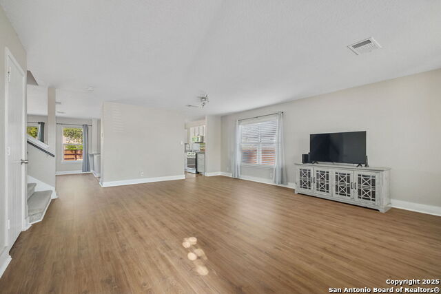Listing photo id 3 for 3422 Quintana Trl