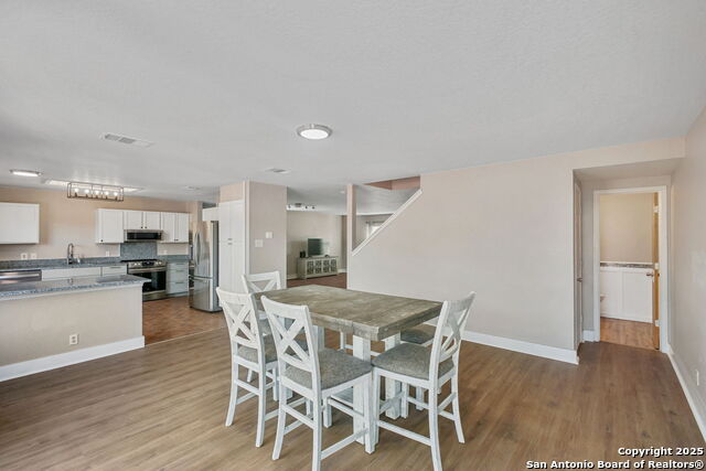 Listing photo id 4 for 3422 Quintana Trl