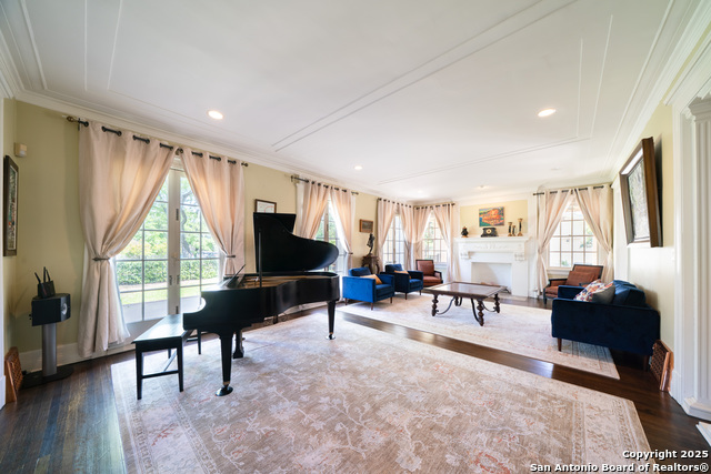 Image 10 of 53 For 228 Mulberry Ave W