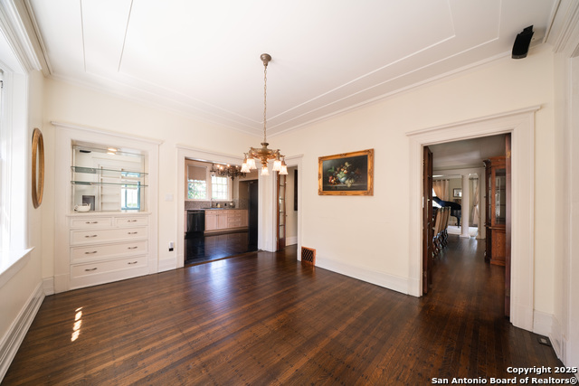 Image 18 of 53 For 228 Mulberry Ave W
