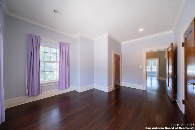 Image 30 of 53 For 228 Mulberry Ave W