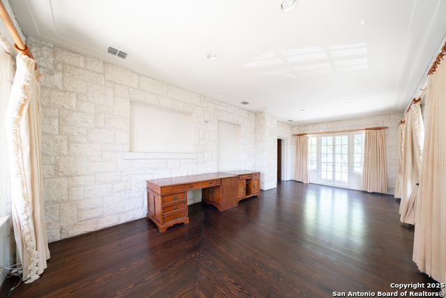 Image 41 of 53 For 228 Mulberry Ave W
